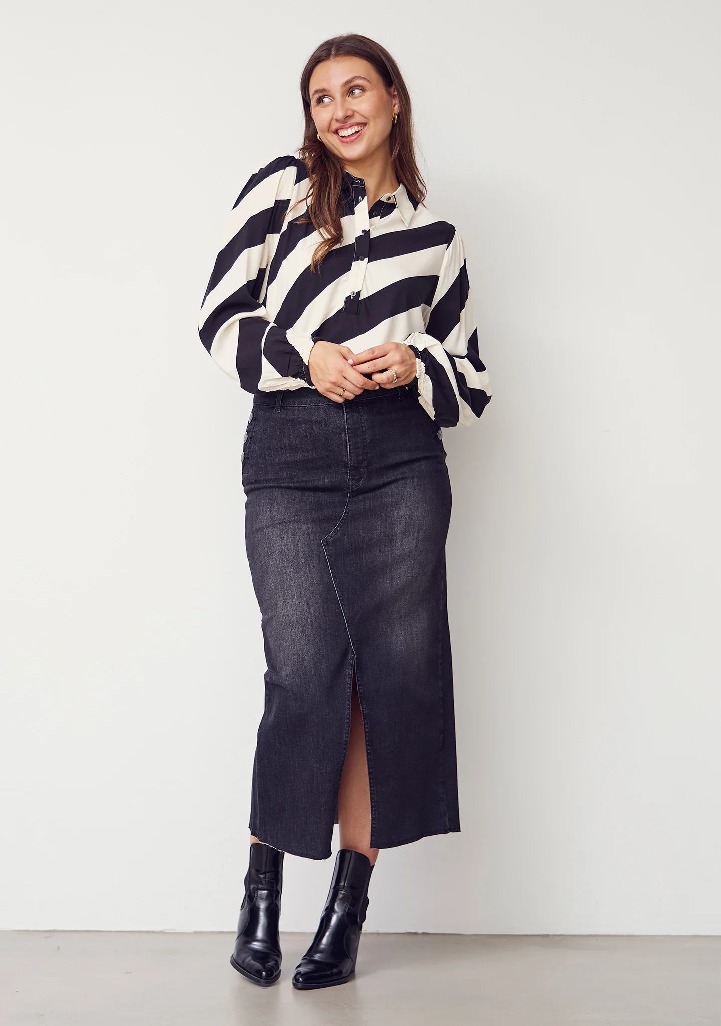 Como Denim Skirt - Washed Black - Image 5
