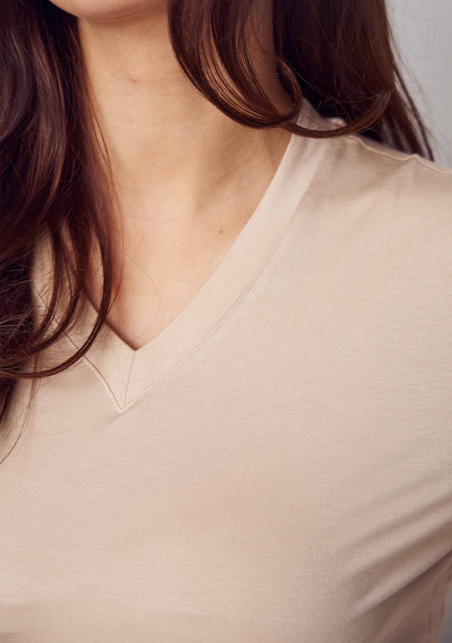 Gritt V-Neck T-Shirt - Sand - Image 3