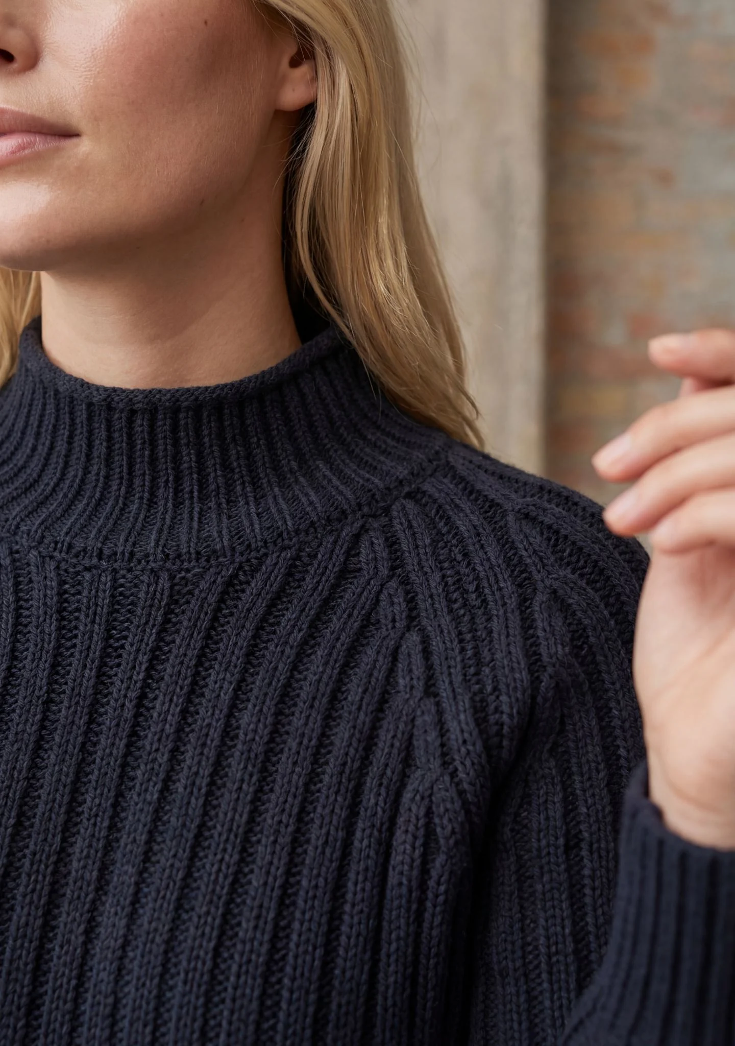 Gwen Highneck Pullover - Navy - Image 3