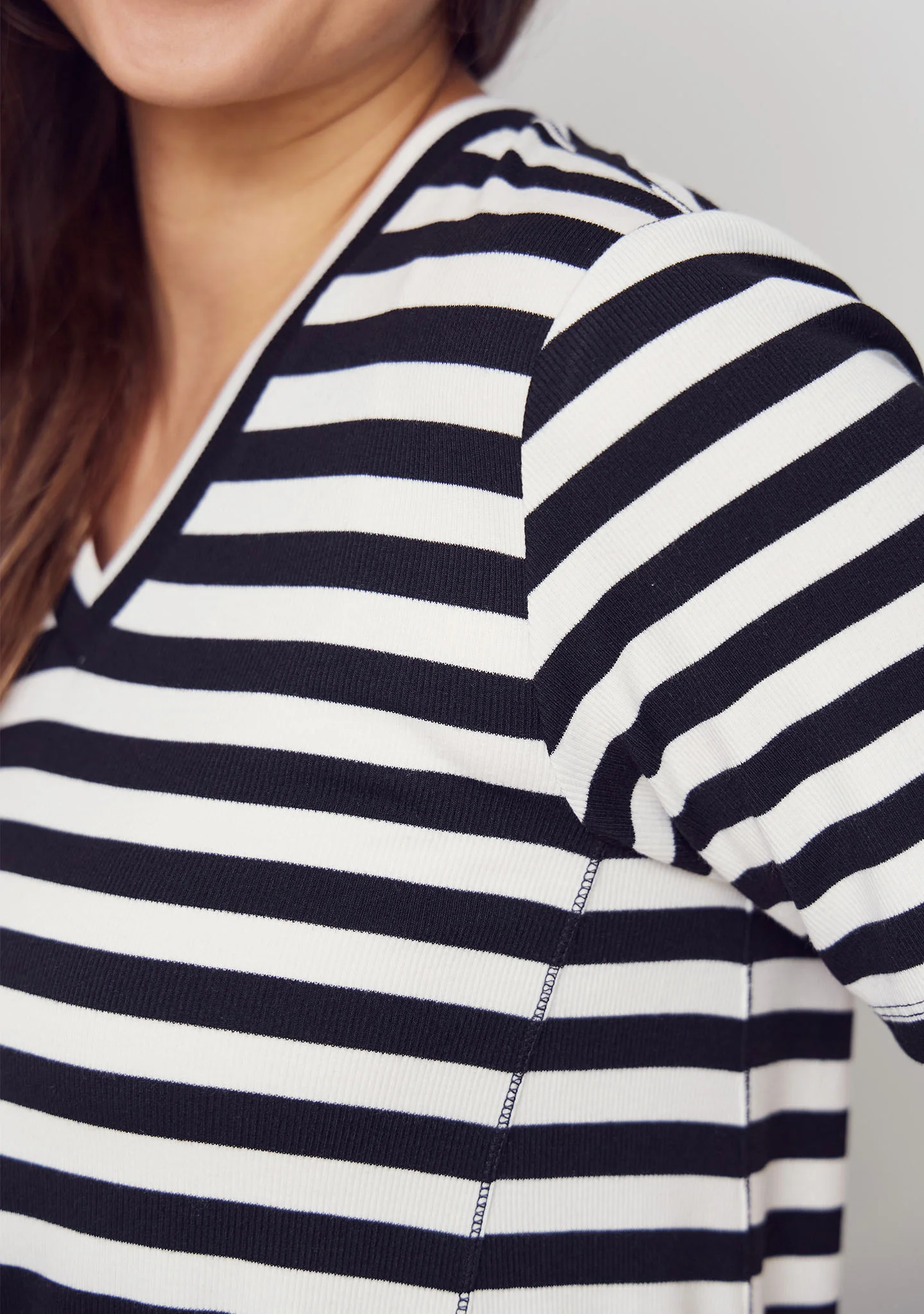 Jeila T-Shirt - Black/Broken White stripe - Image 4