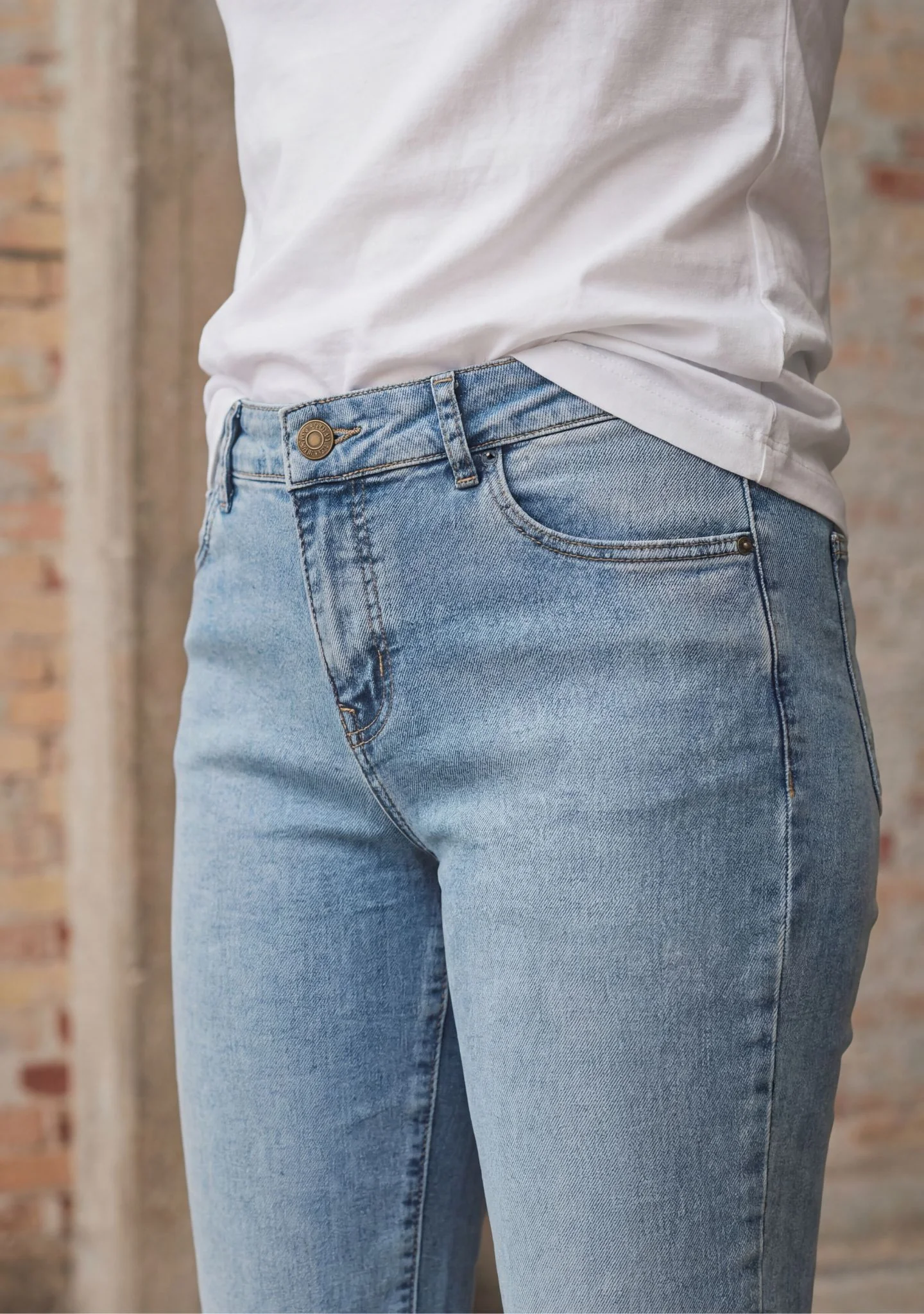Lido Jeans - Light Denim - Image 5
