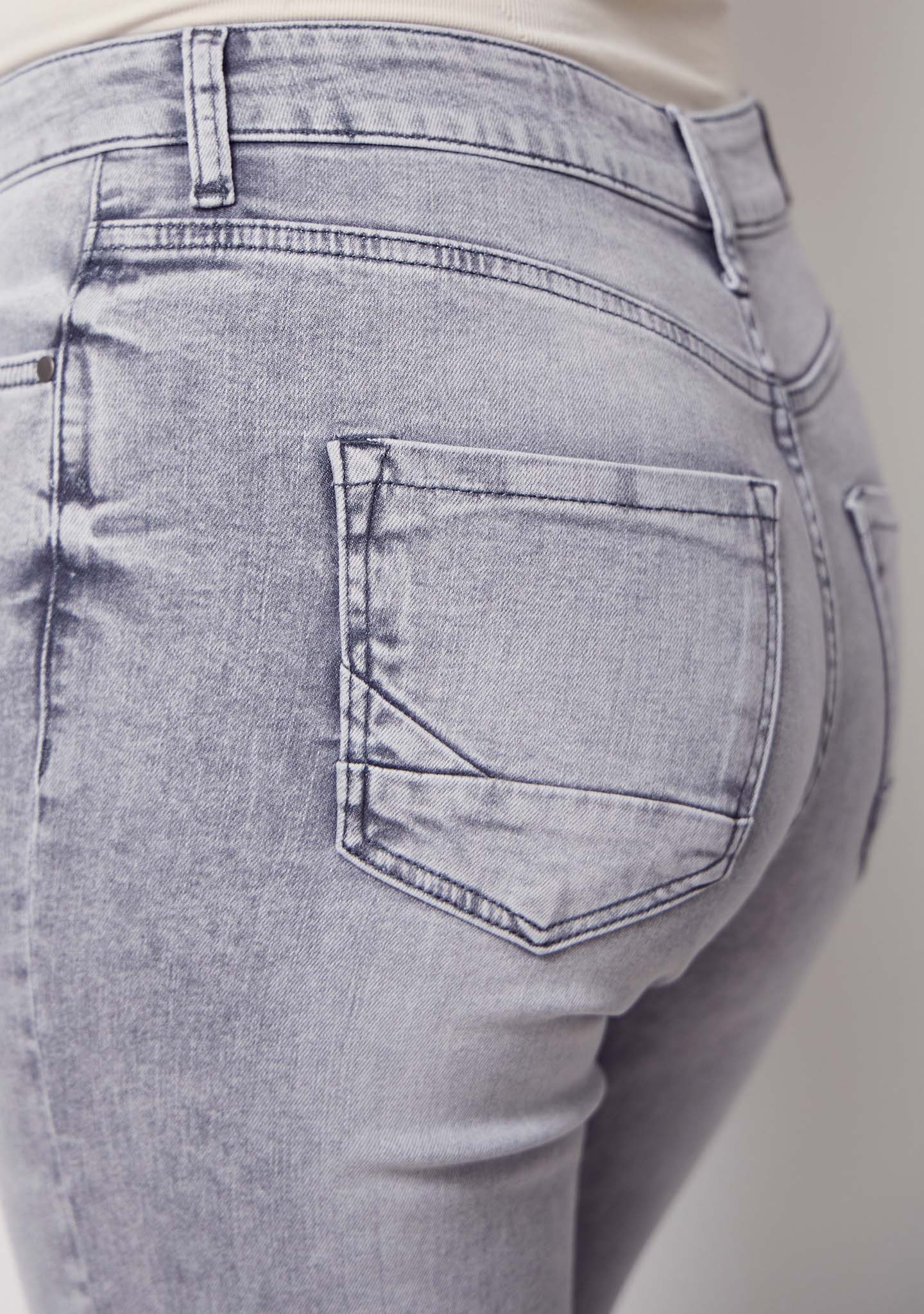 Monza Straight Jeans - Light Grey Washed - Image 4