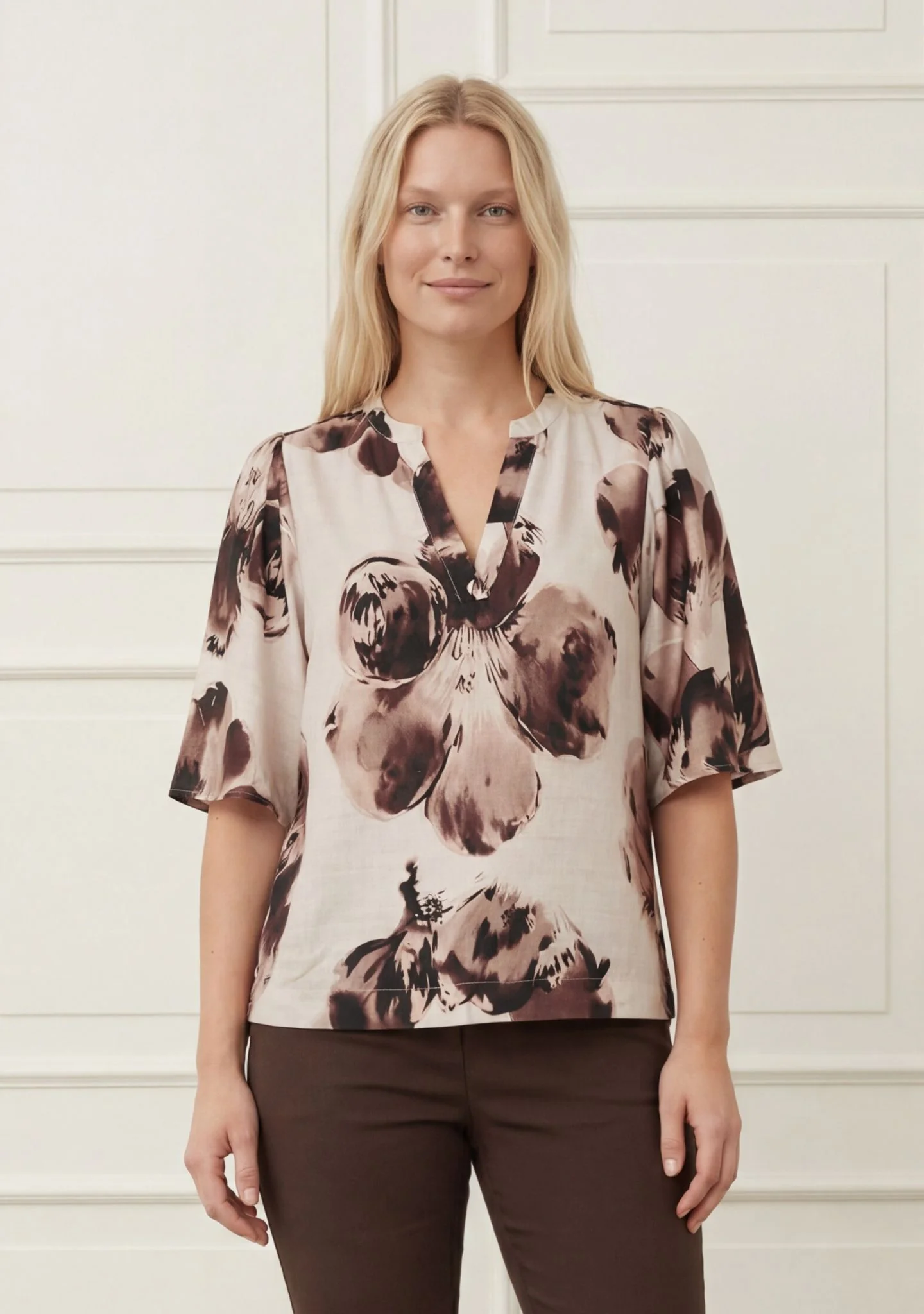 Naomi s/s Blouse - Aubergine Floral