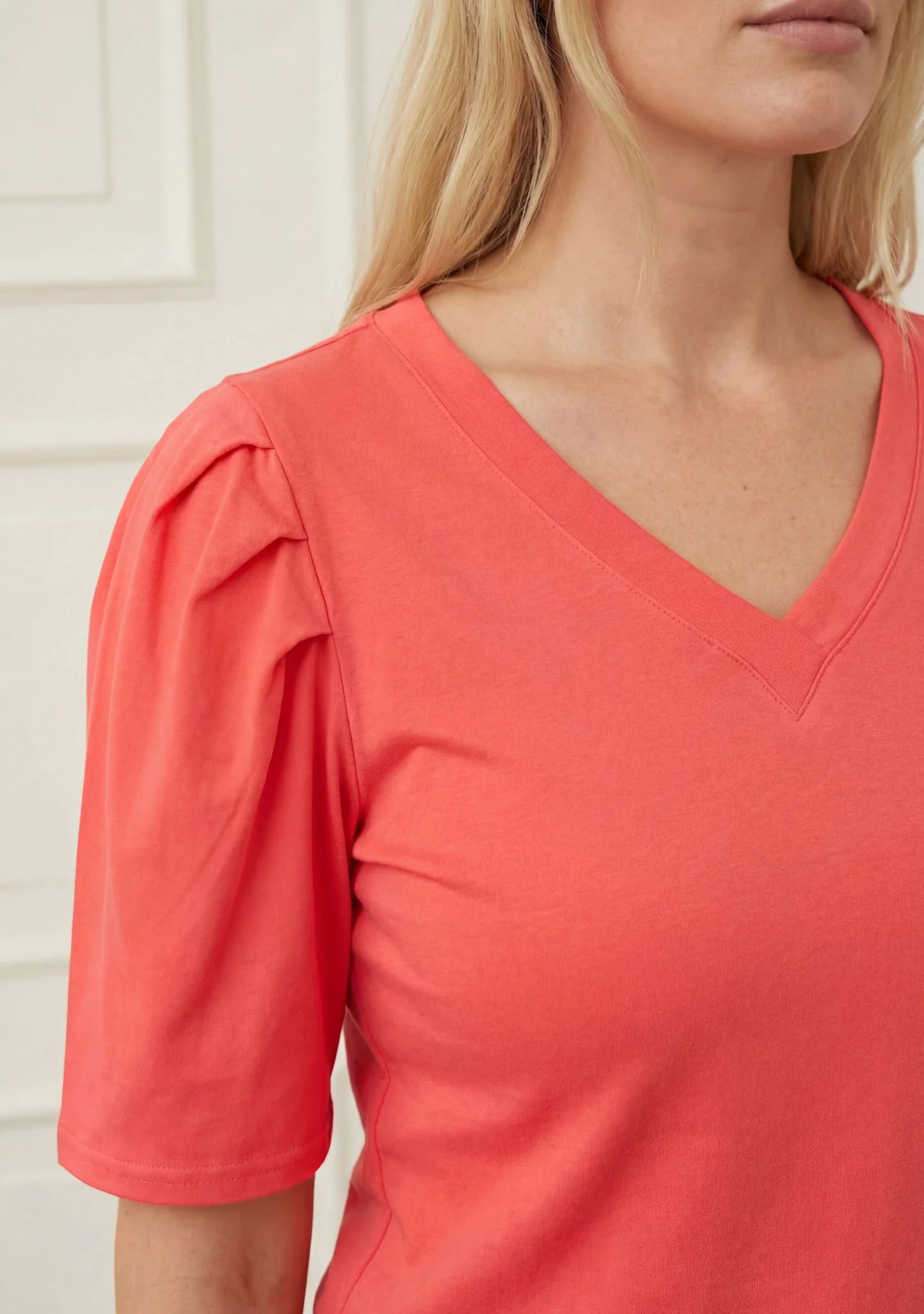 Tinni V-Neck T-Shirt - Raspberry - Image 2