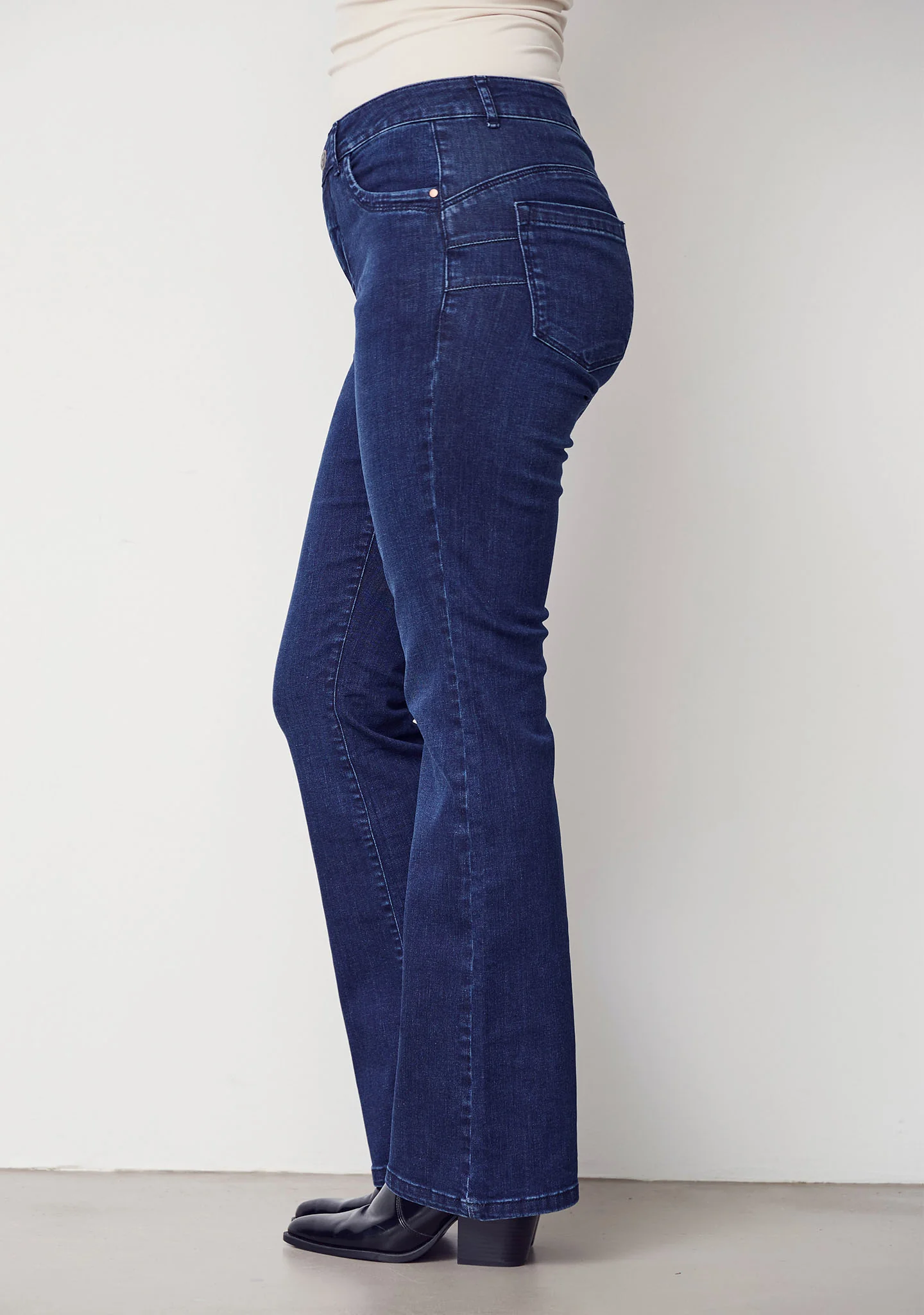 Verona Flare Jeans - Dark Basic Wash - Image 3